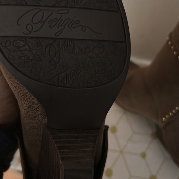 Fergie boots - Picture 4 of 4